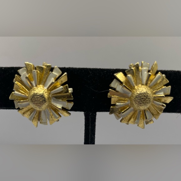 3 for $30 Vintage Gold Tone and White Enamel Floral Design Clip On Earrings - Picture 2 of 8